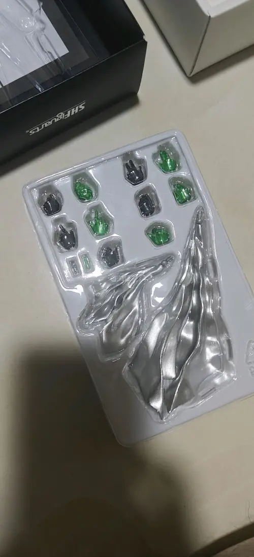 竹蜻蜓新到一箱，令人满意。外箱完好，证明内件无损。平台后续发货速度提升，虽有延误，亦能理解。整体体验良好，期望保持此水准。
