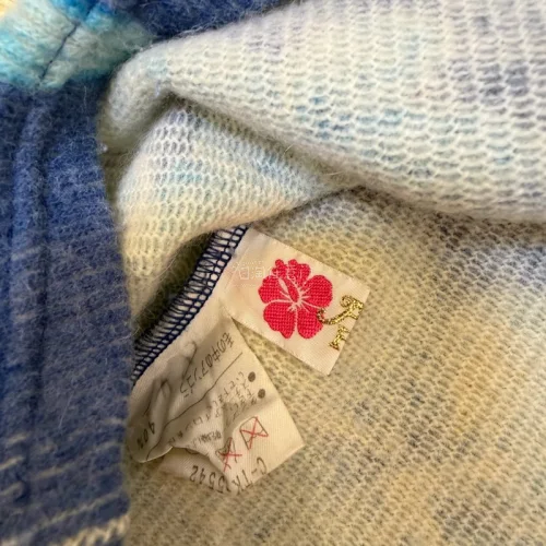 好开心呀。衣服和图片无误，物流也很快，挖煤姬越来越好了，多出优惠券一定可以更促进消费，特别的喜欢，特别漂亮