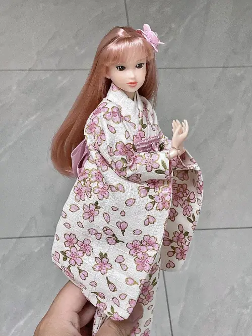 成功在雅虎日拍拍到心心念念的My Deer Friend momoko，转运全程包装扎实无磕碰，娃娃本体状态超出预期。粉棕渐变长发柔顺有光泽，关节可动性完好，温柔鹿系妆容氛围感拉满，中古价格十分划算，整个海淘购物流程省心顺畅，是一次超满意的收藏购入体验，非常推荐喜欢...