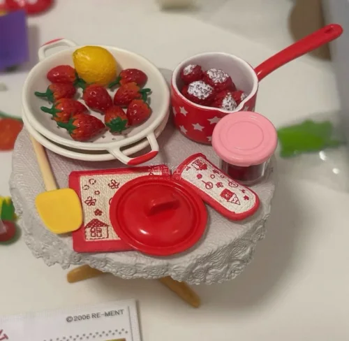 这个暑假在挖煤姬入手多款rement微缩玩具，复古甜品、迷你厨房套装质感超棒，小小配件做工细腻，中古款成色也很惊喜。平台下单流程顺畅，打包严实不怕磕碰。下半年打算蹲一下游游熊猫、外输、京都之恋，慢慢补齐我的微缩收藏。
