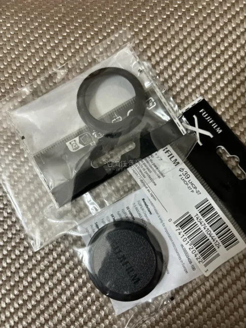 现在买个相机，连充电器也不送。于是去搜充电器。发现官旗店直接下架买不到。所以想到了淘一个吧。打开了挖煤机，找到了性价比还可以的买了一个箱说全的w126s充电器。买完想着，要不再买个旧版w126。充电模式更方便，也能方便多一个选择。然后顺带又看下了镜头遮光罩，因为我买...