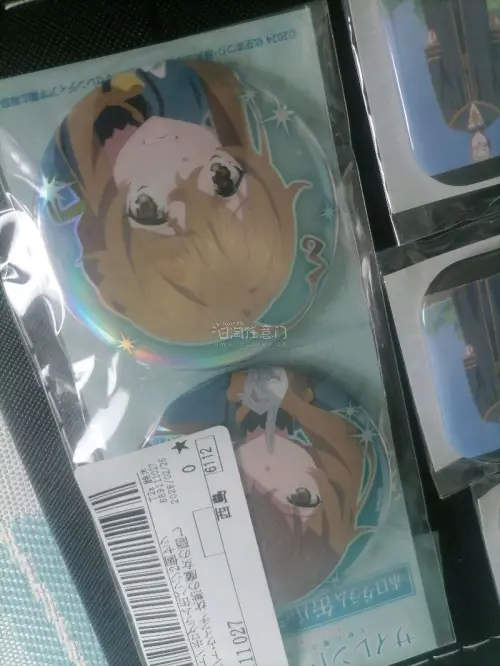整套谷子完好无损顺利签收，包装特别用心，每层都用气泡膜仔细包裹，吧唧没有锈点、凹痕和压伤，边缘覆膜完整，发货速度很快，打包严实杜绝运输磕碰，款式做工和原图完全一致，细节精致配色好看。客服回复及时，核对订单细心，整套品相超出预期，收纳无压力，非常满意，已经列入回购清单...