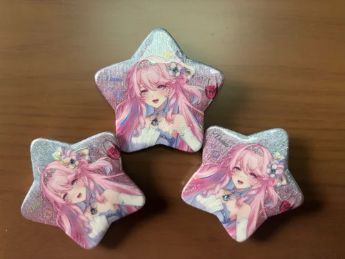 第一次用挖煤姬，买了很想要的鸣潮2nd Fes吧唧，操作流程清晰易懂，检索下单都很便利。卖家发货稳妥，打包严实无磕碰，陆赫斯、达妮娅吧唧品相完好，转运物流全程可查，整体购物体验顺畅舒心，以后买日谷还会选这里！