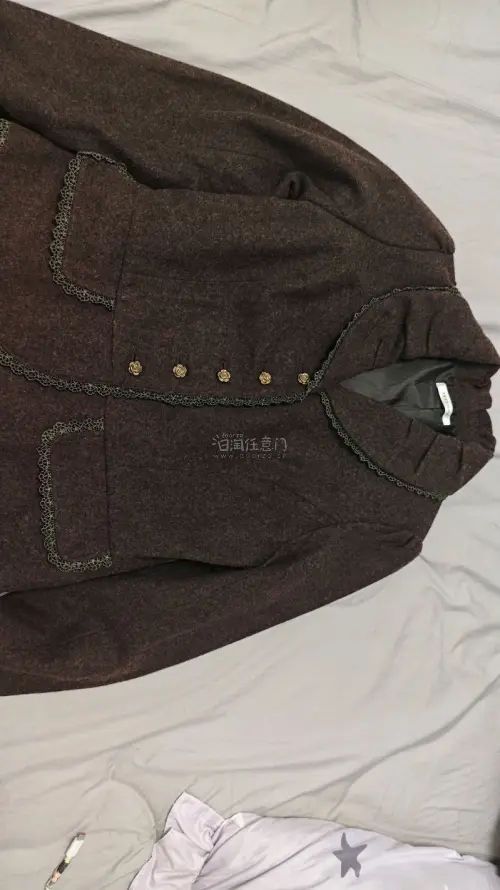 axes三件中古美衣成色超新！深棕蕾丝衬衫温柔复古，玫瑰刺绣黑马甲精致百搭，毛呢大衣花边做工重工，cla系日常、拍lo正片都适配，挖煤淘到宝啦