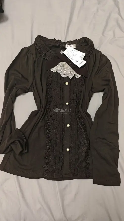 axes三件中古美衣成色超新！深棕蕾丝衬衫温柔复古，玫瑰刺绣黑马甲精致百搭，毛呢大衣花边做工重工，cla系日常、拍lo正片都适配，挖煤淘到宝啦