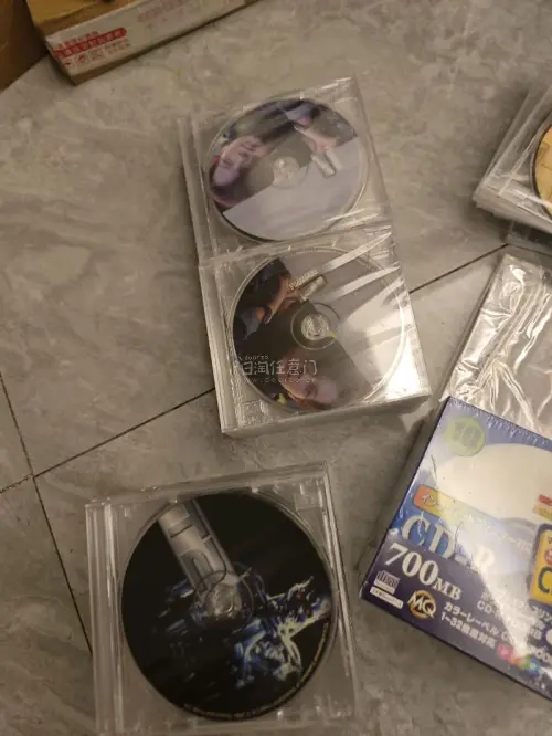 这次走的海运，可以用积分抵扣，到手的CD都完好无损，包装的很好，有一定的填充
买的CD比国内便宜太多了，又是元气满满的一天