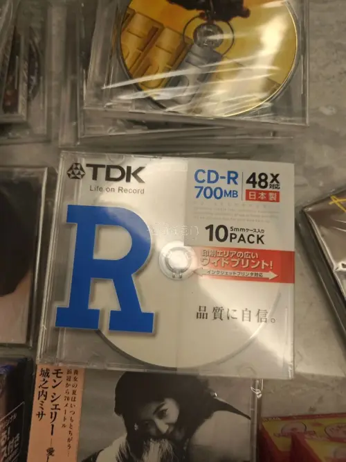 这次走的海运，可以用积分抵扣，到手的CD都完好无损，包装的很好，有一定的填充
买的CD比国内便宜太多了，又是元气满满的一天