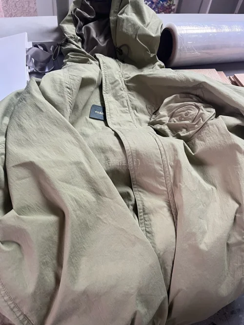 不知不觉已经到7月暑假期间啦，开启下半年的挖煤机海淘之旅。今天来分享一下我在7月买也是在7月到家的一箱挖煤机海淘。购物清单：1.绿色猪猪外套，2.角落生物白熊毛绒发夹，都是特别可爱的！挖煤姬物流速度快也很稳，好物安心到家。
