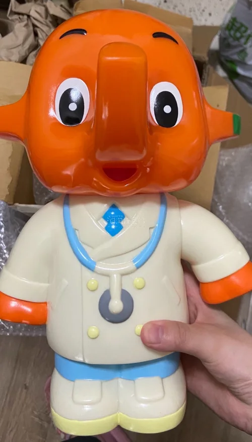 这次淘到了一个佐藤象的手办和一条中古手帕，选择的竹蜻蜓物流也是很快呢，收到货后包裹的非常严实，里三层外三层的泡沫填满了整个物流箱子，真的让人非常安心！下次我还会选择挖煤姬！