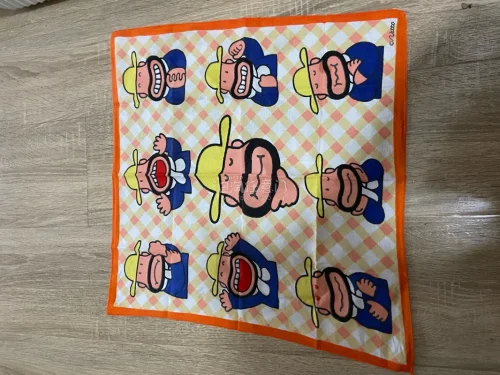 这次淘到了一个佐藤象的手办和一条中古手帕，选择的竹蜻蜓物流也是很快呢，收到货后包裹的非常严实，里三层外三层的泡沫填满了整个物流箱子，真的让人非常安心！下次我还会选择挖煤姬！