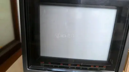 这次收到货不到一个月，索尼多功能收音录音机，及小型电视机,物流速度好快没有损坏，功能正常，可以使用,东西包装严实，录音机电视功能也正常。平台购物方便快捷，航空运及时给力，一如继往还会支持，推荐任意门购物平台!