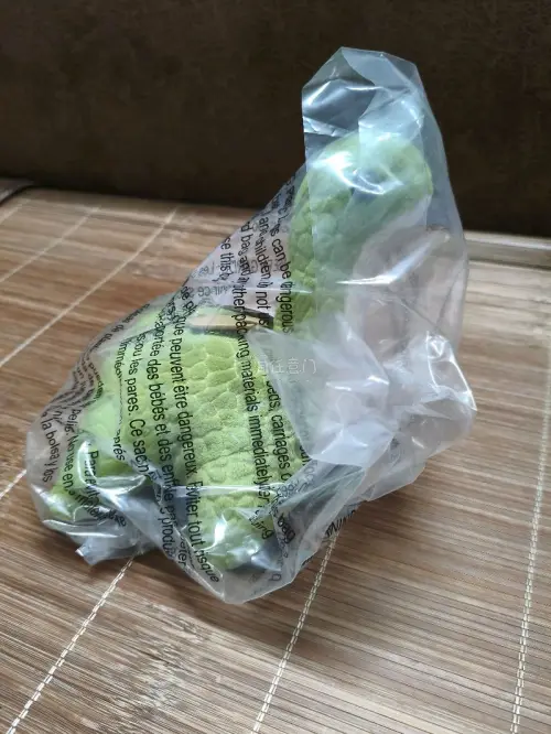 萌萌的apex小水怪，是旧版全新的！没想到还能在挖煤姬买到，感谢挖煤姬，竹蜻蜓专线性价比也很高，速度也很快很满意