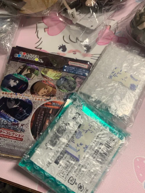 又一次完美下车！本次入手毛绒玩偶、吧唧和亚克力周边。卖家物品保存状态很好，仓库加固包装用心，吧唧没有锈点，亚克力无划痕，毛绒干净无污渍。全程物流信息透明，合单操作便捷，淘日谷非常安心，以后继续在这里蹲梦情谷！