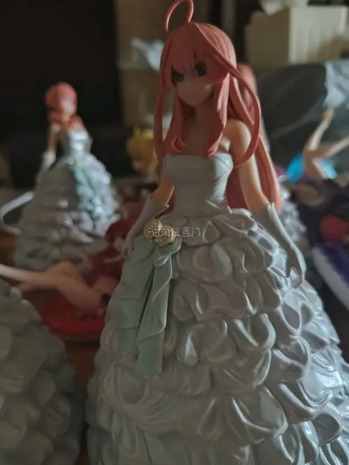 这次购买了轻音少女还有五等分姐妹的手办 很多 买了琴吹紬平泽唯的粘土人 还有五姐妹的手办很多 很好看很萌 走的海运线路包的很严实很好 没有损坏