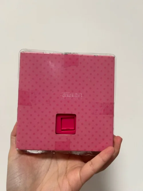这一单就这一个，终于和已经有的红色太阳能美乐蒂凑成一对了。看着摇头晃脑的美乐蒂真是超级治愈，希望能把另一对集齐。