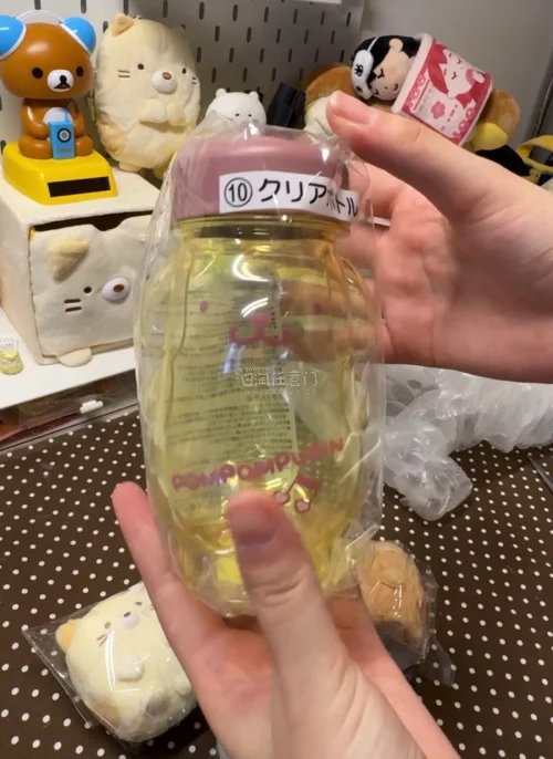 买到了心心念念的布丁狗杯子，超级可爱，特别适合用来喝牛奶和饮料，角落生物也好萌，四小只超软手感超好，喜欢！