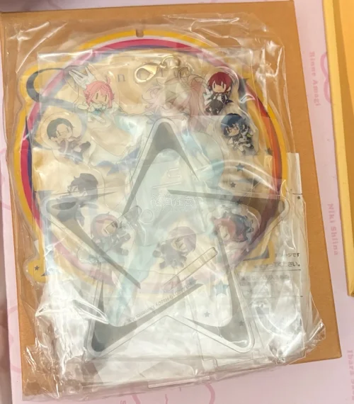 配件齐全，带有原盒的小梦情终于到手啦，感谢樱花妹的好价，画的小英也很可爱。包装超级用心，谷子都安全下车，清关十分迅速