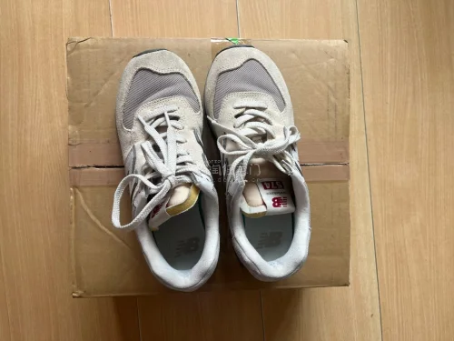 新的日淘好物到货了。迫不及待打开，衣服鞋子款式满意，成色不错，网站活动力度大，积分可抵运费，性价比高，包装到位，会继续复购的
