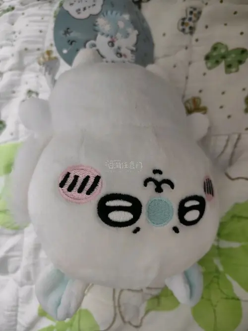 心心念念的莫莫伽玩偶顺利收货，实物比煤炉照片还要可爱，毛毛柔软厚实，五官工整，整体状态和描述完全一致。最让人安心的是仓库打包，专门做了防压处理，长途运输下来玩偶一点都没有变形。代拍反应快，合箱效率高，物流全程可以查看，清关没有耽搁。平台操作简单，没有任何隐形费用。能...