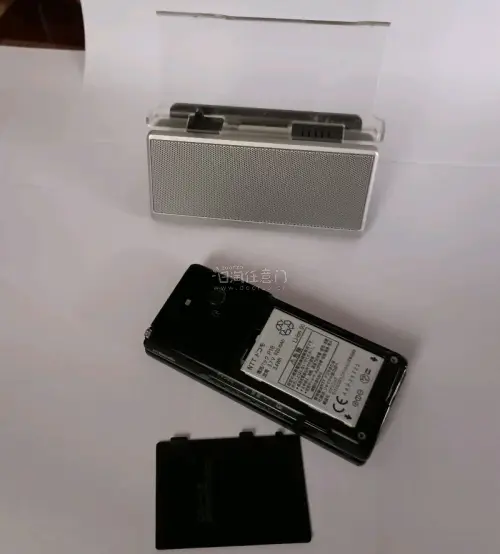 这次在任意门淘了翻盖手机带音箱底座支架，价格很方便划算，下单流程顺畅，物流EMS及时更新，还可以使用积分抵扣运费真不错，收到商品完好无损，使用体验良好。