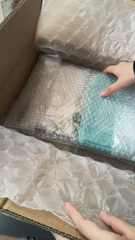 在挖煤姬切的第一单！体验感很好，这单走的是竹蜻蜓，价格便宜到的也很快，包裹很严实，还包了泡沫纸，东西完全没有损伤，买到了正版角落生物玩偶和椰奶周边超级开心！很适合新人⌯ᵔ⩊ᵔ⌯  又切了很多周边 已经在申请发货啦！