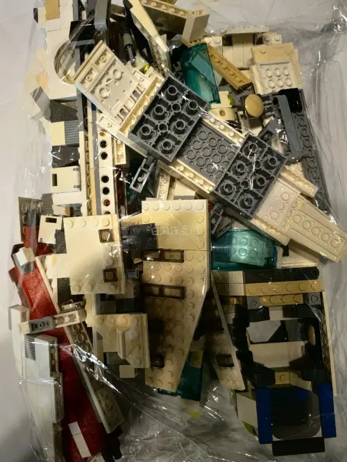 这次在煤炉上买了一套乐高星球大战绝版套装，走的是竹蜻蜓路线，很快就收到了，而且没有什么损坏，运费也算实惠