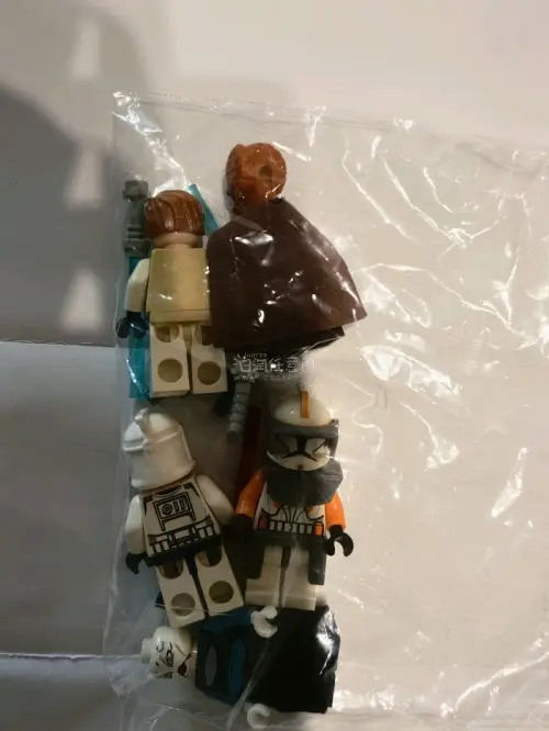 这次在煤炉上买了一套乐高星球大战绝版套装，走的是竹蜻蜓路线，很快就收到了，而且没有什么损坏，运费也算实惠