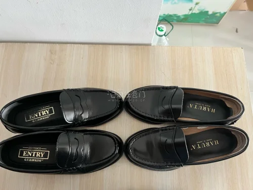 在挖煤姬上找了好久，终于找到了一双好价且好状态的hawkins entry！几近于全新，但又比全新便宜了很多。和Harua放在一起，也不逊色！并且，真的很好穿！第一次切煤体验感真的很棒！