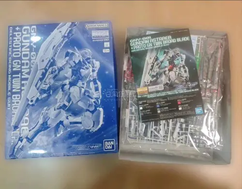 系列：MG 1/100 《机动战士高达00P》
​Gundam Rasiel 审判女神高达（搭载原型双GN加农炮）
​万代PB网络限定，2025年新品，日本本土生产
​秘天使高达的原型机，天人组织测试用机，稀有PB限定款
