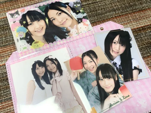 这次在挖煤姬下单购入心仪已久的元AKB48妹子们的生写，整体购物体验特别舒心。下单流程简单易懂，包裹打包得十分严实，生写到手没有折损、划痕，品相完美，物流进度更新很及时，等待过程清晰透明，客服响应速度也很快。收到的生写包装干净整洁，后续还会继续在这里入手偶像周边，推...