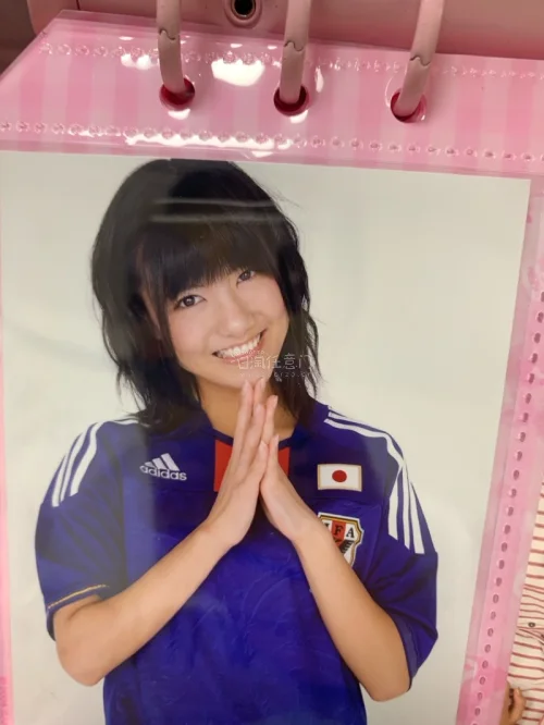 这次在挖煤姬下单购入心仪已久的元AKB48妹子们的生写，整体购物体验特别舒心。下单流程简单易懂，包裹打包得十分严实，生写到手没有折损、划痕，品相完美，物流进度更新很及时，等待过程清晰透明，客服响应速度也很快。收到的生写包装干净整洁，后续还会继续在这里入手偶像周边，推...