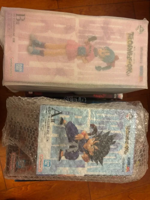 龙珠一番赏 一大箱到货
 悟空编年史系列的手办还有彩画
都是非常经典的款式 满满的童年回忆
非常的喜欢 打包很好