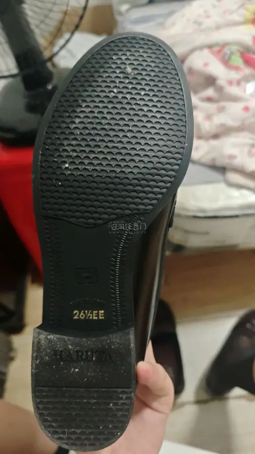 鞋子都是非常的好穿着非常的舒服下次有机会的话还会继续买的，鞋子的质量很高，价格优惠，鞋子的版型也是非常好看