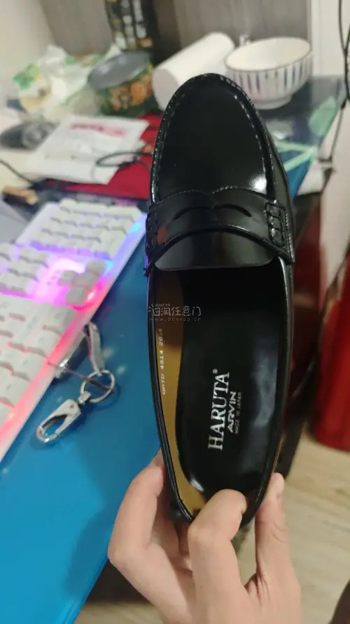 鞋子都是非常的好穿着非常的舒服下次有机会的话还会继续买的，鞋子的质量很高，价格优惠，鞋子的版型也是非常好看