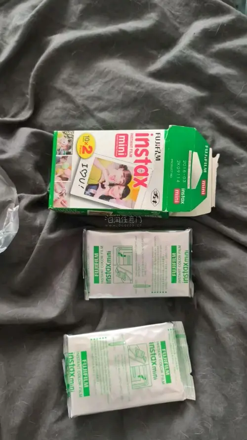 放假宅家，用新入手的奥林巴斯ccd美美出片啦，幸福感拉满。挖煤姬太好用了！界面清晰，搜索精准，一键翻译超省心。代拍超快，好价数码产品都能抢到。还有两盒相纸