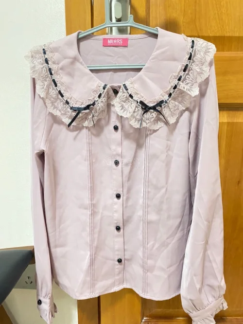 这次在挖煤姬主要购买了衣服，有羊毛大衣，还有一些日系裙子、rojita的蓝色连衣裙。都很可爱，而且价格也很划算，挖煤姬切的速度非常快，包装非常好，没有放多余的物品压重量，反正感觉切衣服性价比很高。