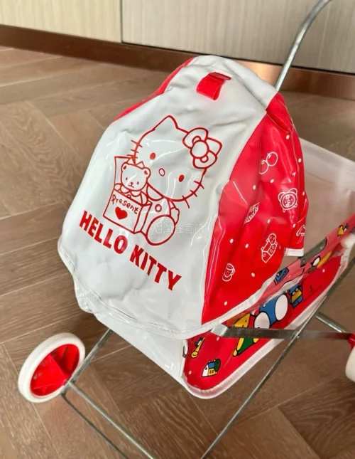 之前成功拿下中古Hello Kitty婴儿车，停产款式很难偶遇。仔细核验商品图，大致没啥问题，面料有岁月痕迹属于正常中古品相。转运整体顺利！到手后用来拍照十分出片，满足多年少女情怀！
