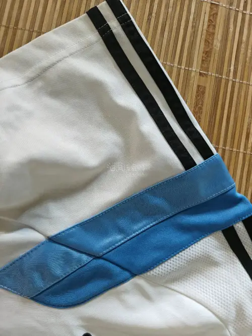 最近有时间逛逛，看到好多喜欢的衣服，这件T恤不错，面料有弹性，轻薄透气，穿上很舒服，任意门平台活动多发货快，满意！