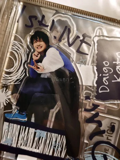 这次竹蜻蜓过关真的卡了很久…我上次说着玩的怎么真卡啊?！不过最近下雨也没弄湿，运气还是挺好的！
拆完包裹摄入大量小伙补回来了。好可爱好阳光的脸。