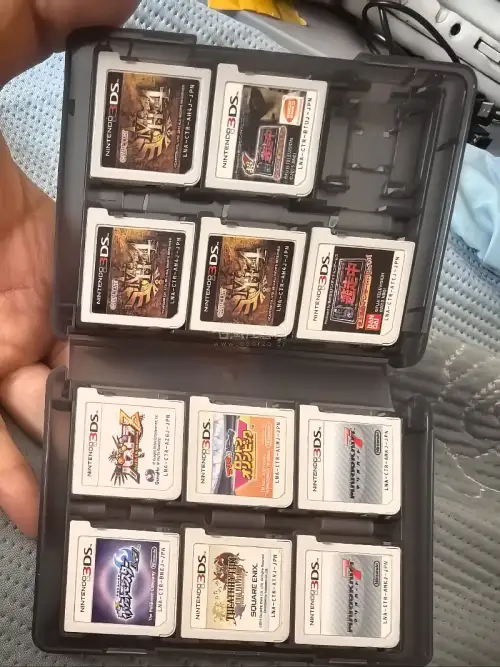 
挖煤姬海淘卡带安全下车✨
收获一批3DS、NDS正版日版游戏，最惊喜的是好几张都是箱说齐全！外盒封面保存完好，说明书完整无缺，卡带成色干净，几乎没有明显磨损。
中古收藏党都懂，带盒带说明书的卡带和裸卡质感差距太大，完整一套才有当年原装游戏那味儿。打包防护做得很到位...