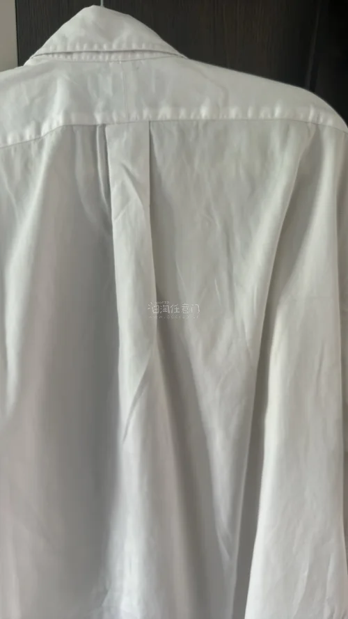 包装仔细，发货速度快，物流全程顺利，衬衫品相很好，与描述一致，非常满意！以后还会继续在任意门购买，值得推荐！