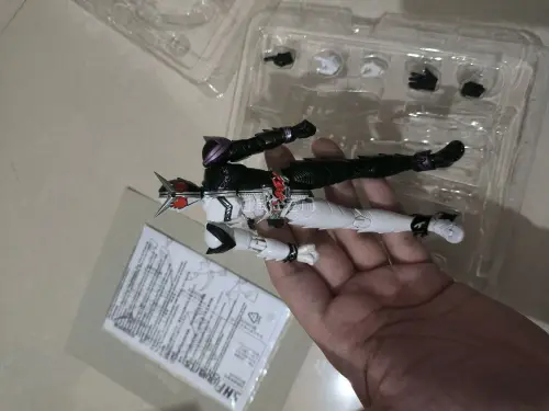 这次在任意门代购的是老玩具假面骑士獠牙王牌shf，因为是日拍所以价格很香，任意门打包也非常稳妥到货没有问题