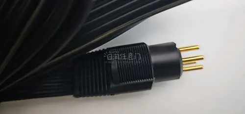 这一次在任意门找到了自己非常需要的一款连接线，收到之后使用很正常，效果很棒没有任何问题，外观也比较好。