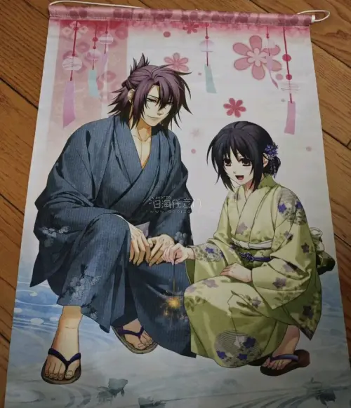 这次入手了薄樱鬼冲田总司&amp;雪村千鹤的A2中古挂画，商品品相超棒，完全没有污渍、破损，原画印刷清晰色彩柔和，人物氛围感拉满。物流入库、发货全程进度透明，国际运输包装厚实，挂画完好无损到手，整体购物体验特别舒心，很满意这次日淘谷圈购物！