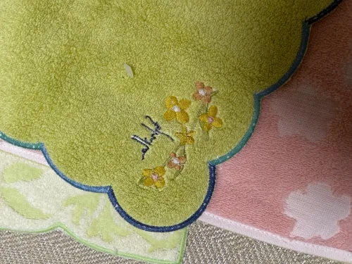 最近迷上买一些可可爱爱的小东西，这款刺绣毛巾超级精致，价格也不贵，在挖煤姬开心捡漏，期待之后更多优惠活动
