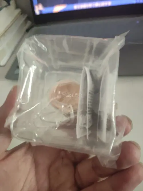 
  之前的弓兵手办没有特典，二手市场不好买，直接海淘吧，还不赖这一家中古店，以较为实惠的价格买到了，小件的竹蜻蜓专线还是很方便实惠，好评