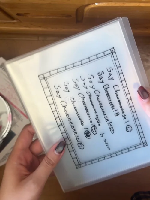 一直很喜欢电视剧《火花》，去日本旅游的时候想买碟，结果没找到。回来一搜新品很贵，还是二手更有性价比。很幸运收到了初回盘，还有专属的小册子！