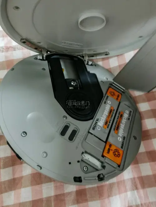 以前在挖煤姬淘过货，也淘过这款，不过都被朋友拿走了，这次是因为都索尼D-EJ700情有独钟，所以再次海淘，描述很一致的，选择照片清晰的购买，一般描述都很准确，但是都不太全面，所以我都以看到的为准