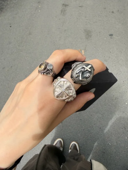 喜欢小众饰品不要错过挖煤姬海淘！期待了半个月的银饰到了超级满意！日牌银饰做工超级精致特别喜欢！推荐大家用挖煤姬海淘～