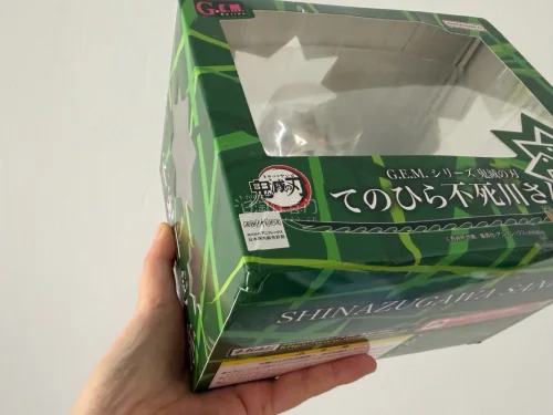 一直只用挖煤姬买现货，这次喜欢的谷子开预订了，大胆决定试试！
全程很省心，付完款之后等到出货了挖煤姬仓库收到后就会提醒入库，非常方便，再也不用找代购了。
小小遗憾是难以避免盒损，哪怕已经包了泡泡纸了终归还是有磕碰，还好我对八角尖尖也没什么执念，本体完好就很满意了。
